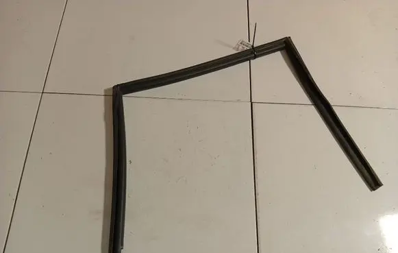 Opel Zafira A Rubber seal front coupe door 