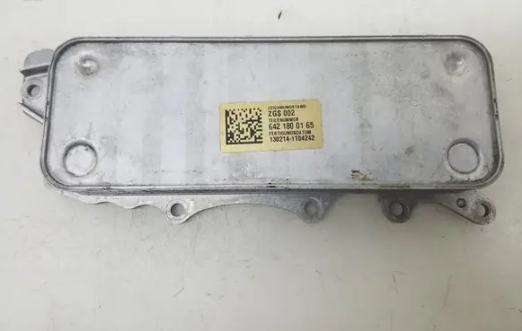 Mercedes-Benz CLS C219 Oil filter mounting bracket A6421800165