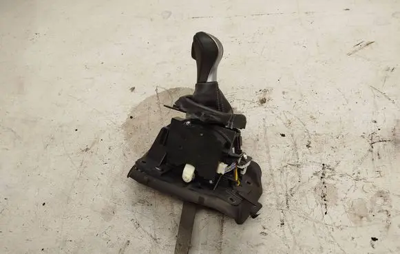 Infiniti Q50 Gear shifter/selector 