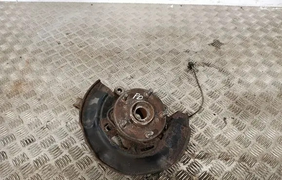 Toyota RAV 4 (XA30) Front wheel hub