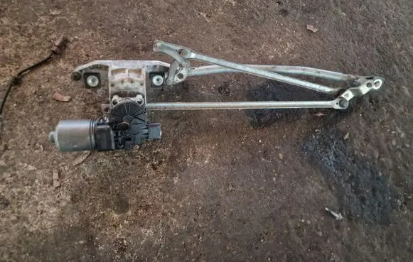 Ford Focus C-MAX Front wiper linkage and motor
