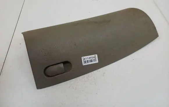 Chrysler Voyager Glove box UCO1