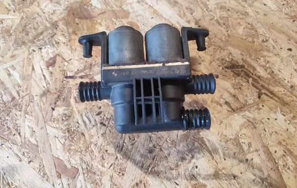 BMW X5 E70 Coolant heater control valve 1147412137 8374995