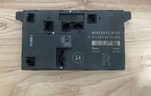Mercedes-Benz E W211 Door control unit/module 2118200426