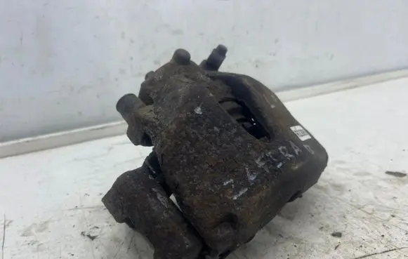 Opel Zafira B Front brake caliper 