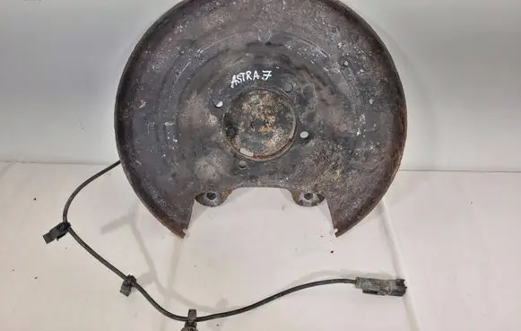 Opel Astra J Rear brake disc plate dust cover 13332182 357973422
