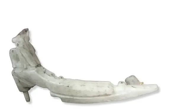 Ford Focus Windshield washer fluid reservoir/tank XS4117618