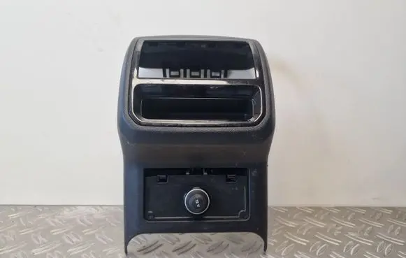 Rear air vent grill