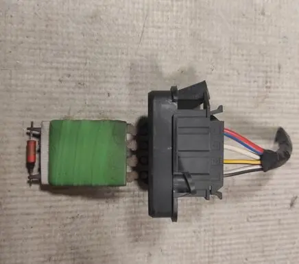 Mercedes-Benz Vito Viano W638 Heater blower fan relay X191332825