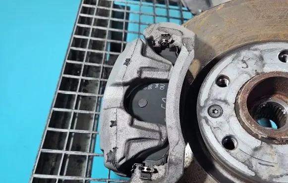 Peugeot 3008 II Front brake caliper IMPRK1557445
