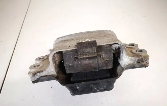 Engine mount bracket