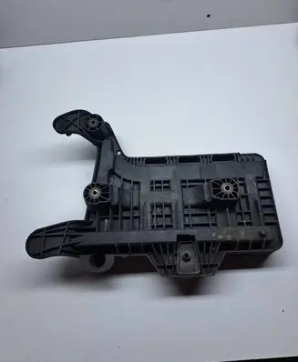 Volkswagen PASSAT B6 Battery tray 1K0915333B
