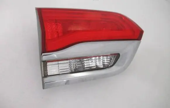 Jeep Grand Cherokee Tailgate rear/tail lights P68110047AC 68110047AC