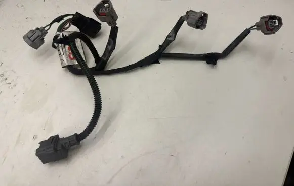 Nissan Pulsar Fuel injector wires P240112054R