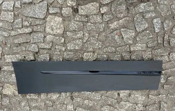 Rear door trim (molding)