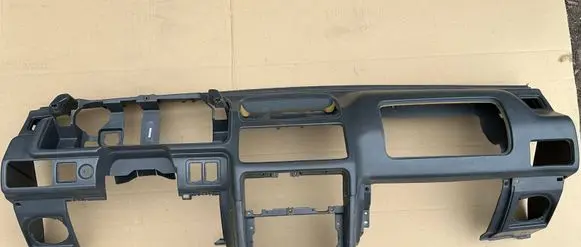 Mitsubishi Pajero Dashboard MB832320 MB775381