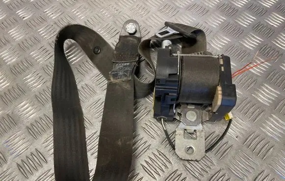 Iveco Daily 35 - 40.10 Front seatbelt