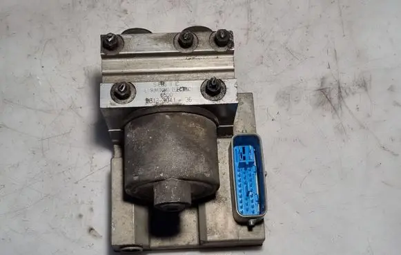 Suzuki Grand Vitara I ABS Pump 03133041 0313304136 D211701F0001472