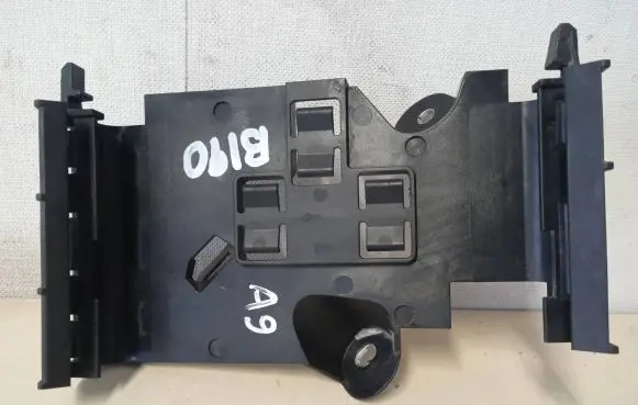 Volkswagen Golf VII Other engine bay part 5Q0906507