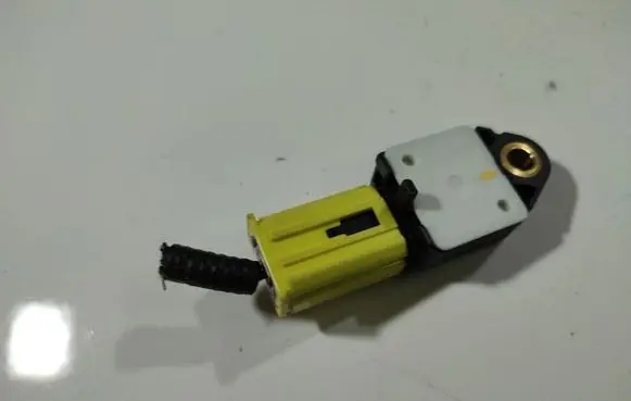 Toyota Auris 150 Airbag deployment crash/impact sensor 8983102080