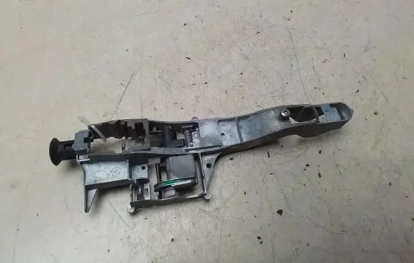 Citroen C4 I Picasso Front door exterior handle/bracket 9680503580 160308E9A