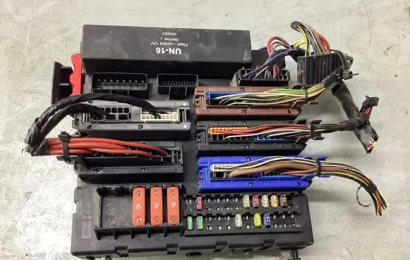Opel Signum Fuse module 13112914 00097971 519049027