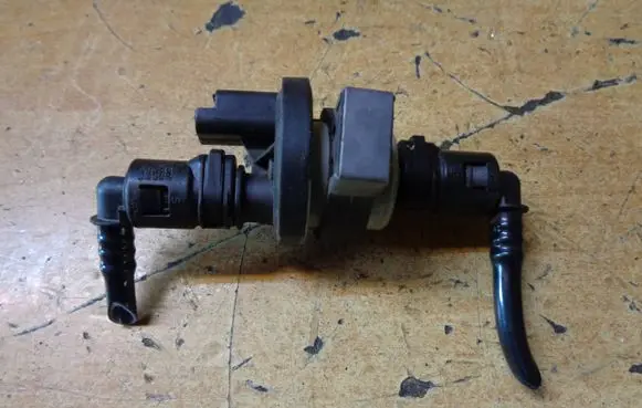 Renault Twingo III Vacuum valve