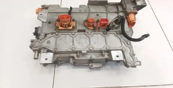 Nissan Leaf I (ZE0) Voltage converter inverter 038158