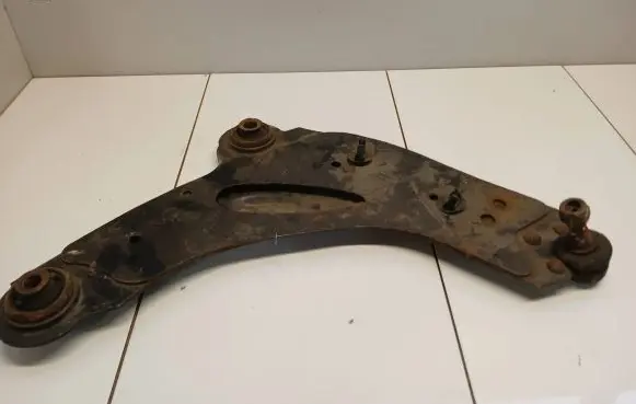Opel Vivaro Front control arm