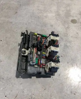 Citroen C4 I Picasso Fuse module 9807028580