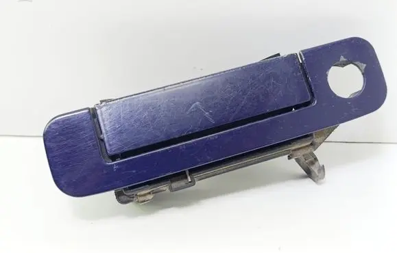Audi A4 S4 B5 8D Front door exterior handle 4A0837206D