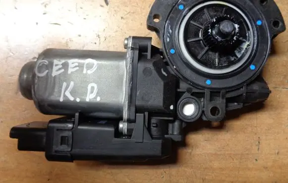 KIA Ceed Front door window regulator motor 440850C