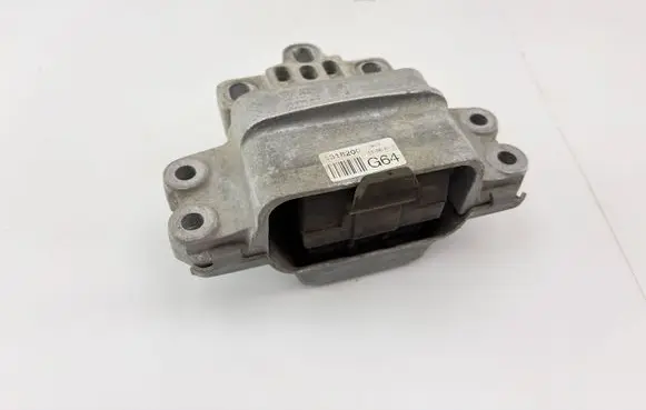 Volkswagen PASSAT B7 Engine mount bracket 1K0199555