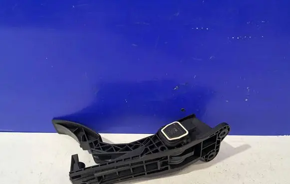 Mercedes-Benz ML W164 Accelerator throttle pedal A1643000004
