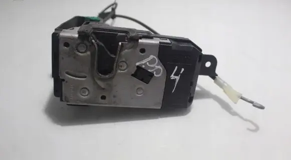 Opel Astra H Front door lock 