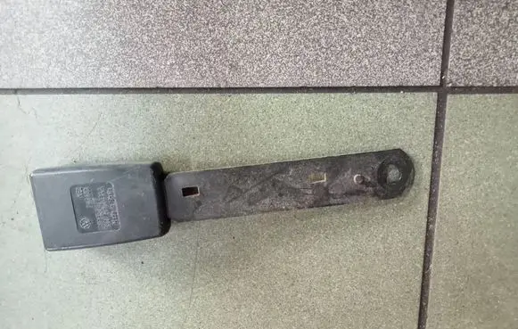 Seat Alhambra (Mk1) Front seatbelt buckle 7M3857877