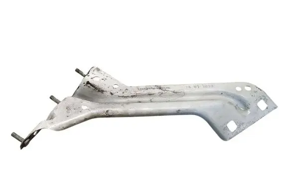 Audi Q5 SQ5 Fender mounting bracket 8R0821135