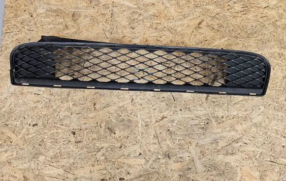 Toyota Auris 150 Front bumper lower grill 5311202320