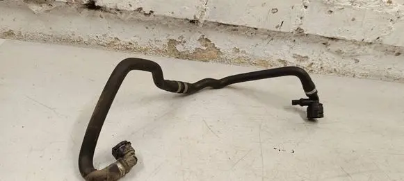 Engine coolant pipe/hose