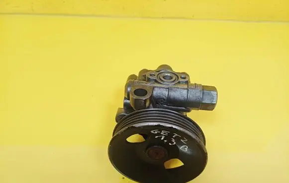 Hyundai Getz Power steering pump 571101C301