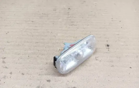 Audi A4 S4 B7 8E 8H Front fender indicator light 8E0949127