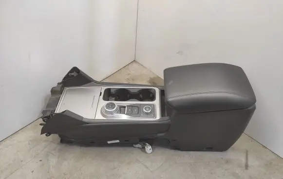 Ford Explorer VI Center console 