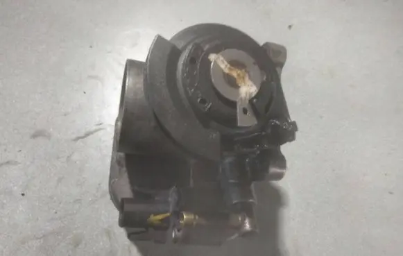 Volkswagen Polo III 6N 6N2 6NF Throttle body valve 030133064F