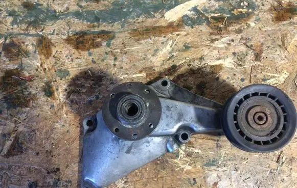 Mercedes-Benz E W124 other engine part 1032050805