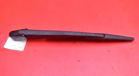 Rear wiper blade arm