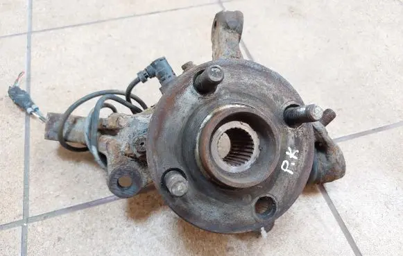 Toyota Corolla E120 E130 Front wheel hub spindle knuckle
