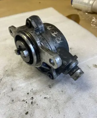 Renault Master II Vacuum pump 8200102535