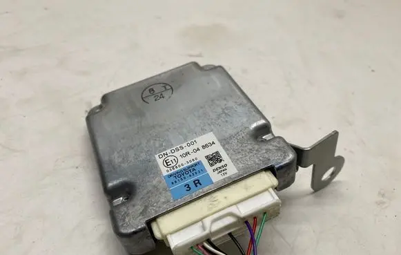Toyota RAV 4 (XA40) Central body control module 10R048634 0368003080 8815042031