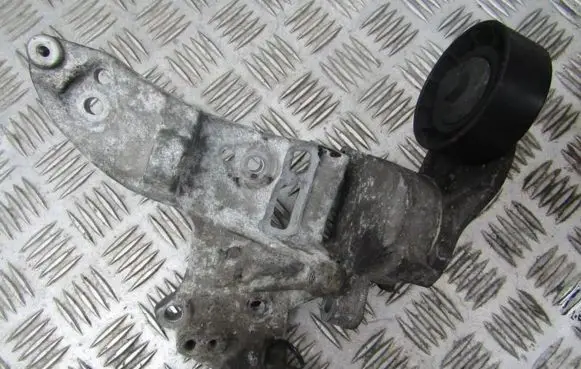 Peugeot 207 Engine mounting bracket 9641715480