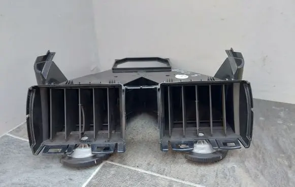 Volkswagen Golf V Dash center air vent grill 1K0819735C